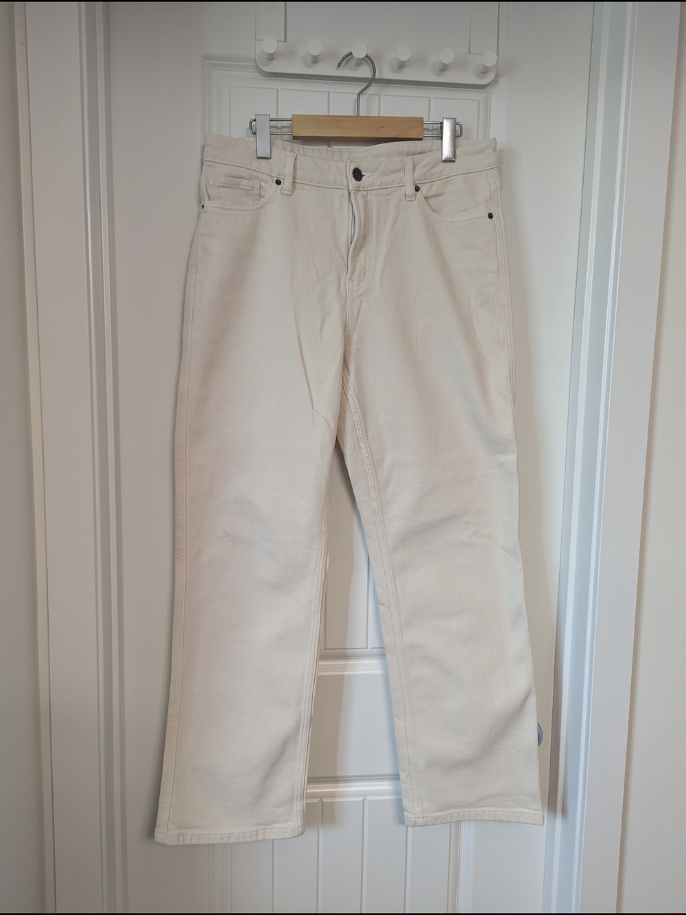 Reitmans Cream Straight Leg Pants